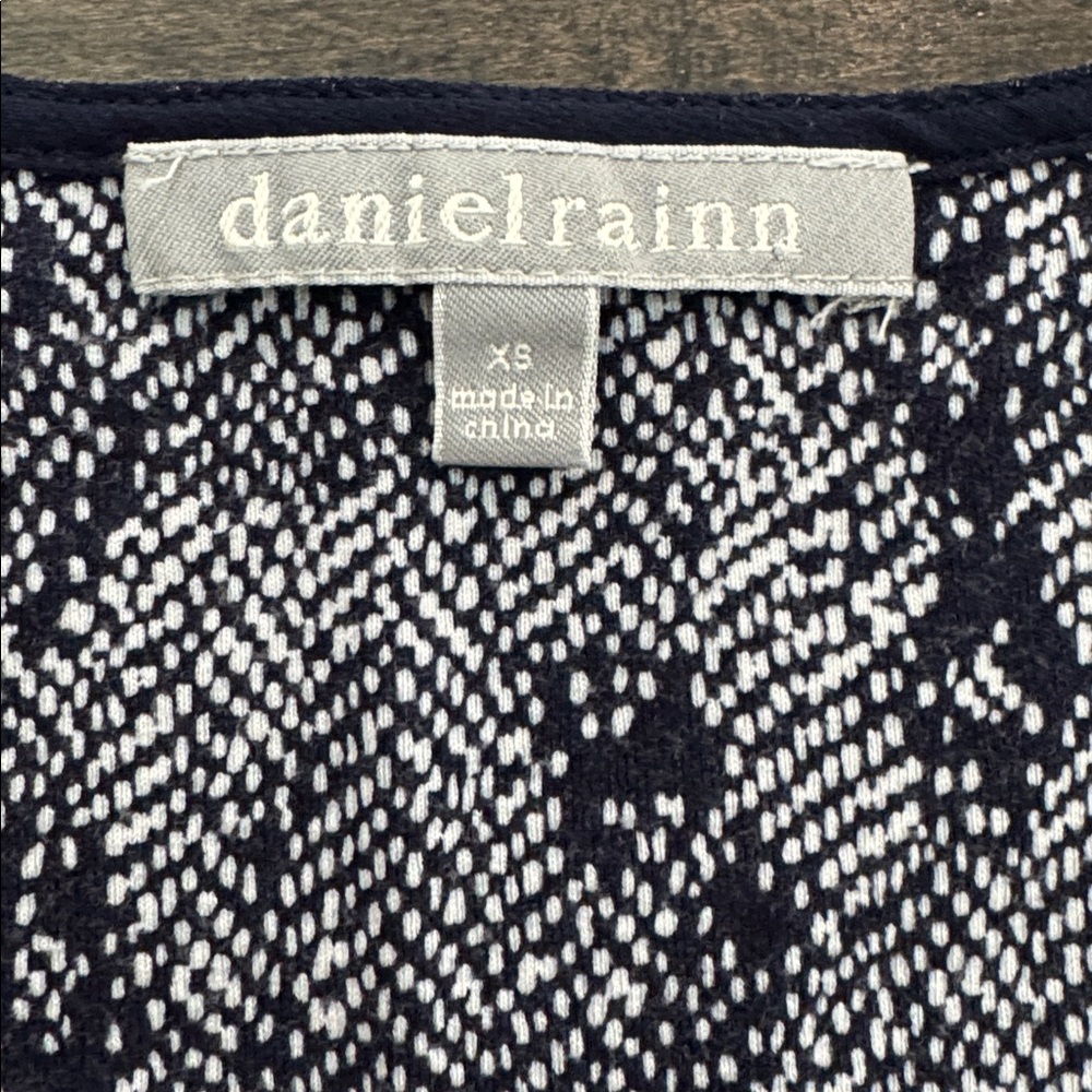 ❤️3/$30 Daniel Rainn Navy and White Women's Top - Picture 6 of 8